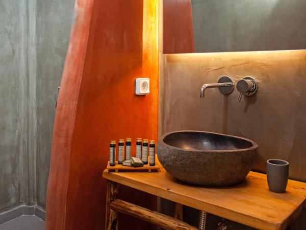 Irene City Villas : photo 3 de la chambre suite familiale avec baignoire spa extérieure