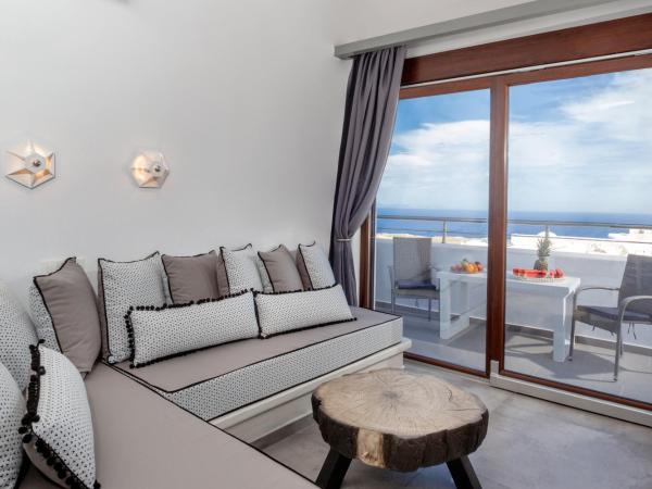 Irene City Villas : photo 10 de la chambre suite familiale avec baignoire spa extérieure