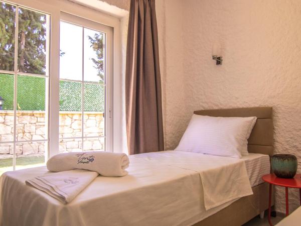 Le Vent Alaçatı Otel : photo 2 de la chambre chambre double ou lits jumeaux - vue sur jardin