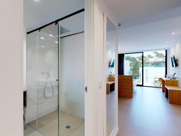 Gran Hotel Reymar 4 Sup : photo 3 de la chambre chambre quadruple (2 adultes + 2 enfants)