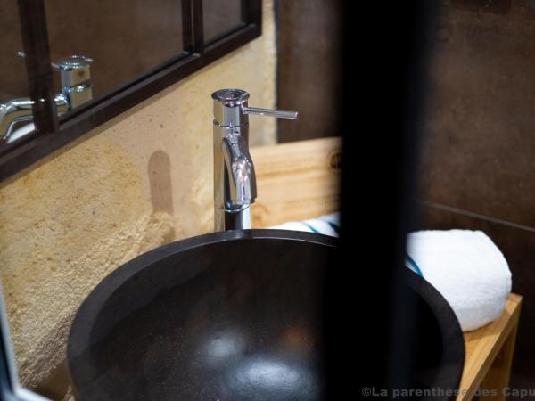 La Parenthèse des Capucins - Maison d'hôtes Bordeaux : photo 4 de la chambre chambre lit queen-size deluxe