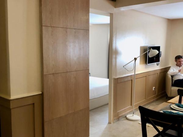 Suite Loc Luxury Aparthotel : photo 5 de la chambre appartement supérieur pop art