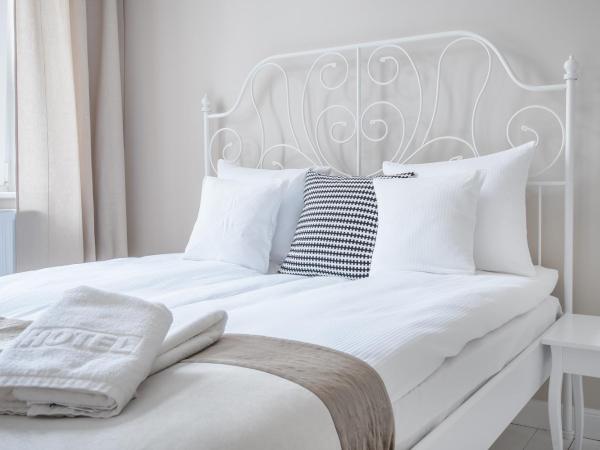 Riviera Rooms : photo 4 de la chambre chambre quadruple avec salle de bains commune