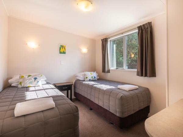 Blue Lake TOP 10 Holiday Park : photo 2 de la chambre lake view cabin with kitchenette