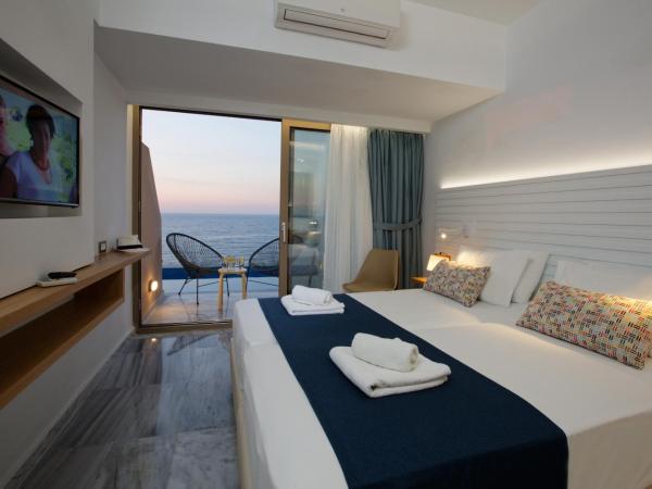 Archipelagos Hotel : photo 8 de la chambre studio supérieur avec piscine privée