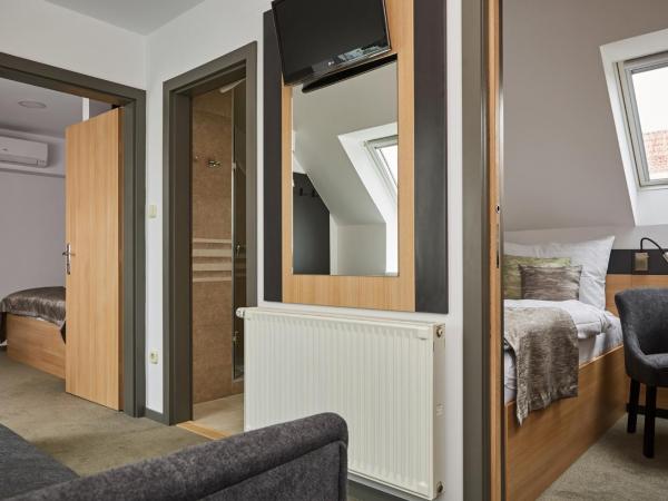 Gold House Pension : photo 1 de la chambre chambre familiale