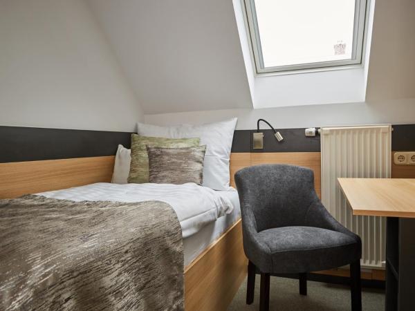 Gold House Pension : photo 2 de la chambre chambre familiale