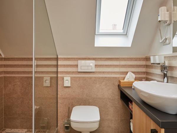 Gold House Pension : photo 4 de la chambre chambre familiale