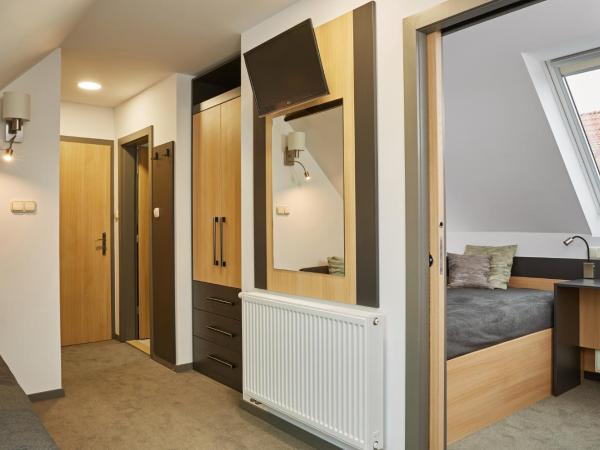 Gold House Pension : photo 10 de la chambre chambre familiale standard