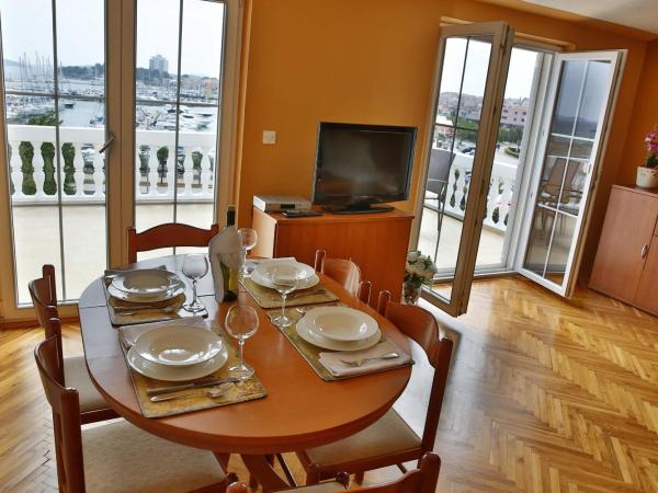 Apartment and Rooms Villa Kolonada : photo 5 de la chambre appartement 2 chambres avec terrasse et vue sur mer 