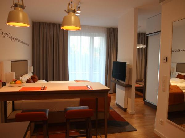 HighPark Berlin am Potsdamer Platz : photo 4 de la chambre  appartement deluxe avec pice  vivre et balcon