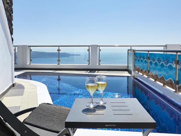 Petit Palace Suites : photo 1 de la chambre suite lune de miel avec piscine privée chauffée - vue sur caldeira