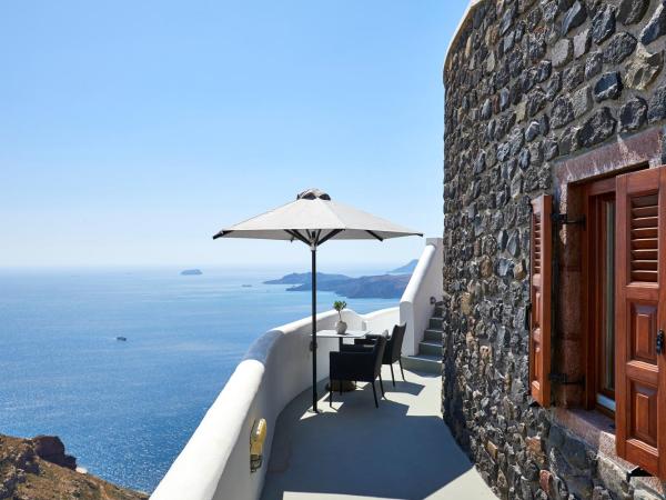 Petit Palace Suites : photo 10 de la chambre suite lune de miel avec piscine privée chauffée - vue sur caldeira