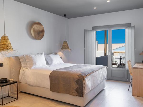 Lemon Suites Santorini : photo 7 de la chambre suite confort avec jacuzzi extérieur