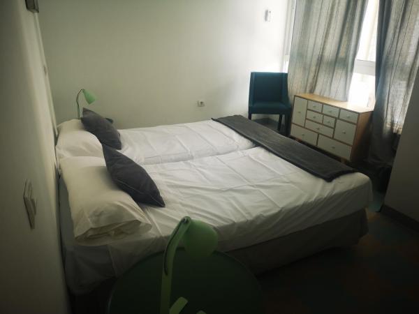 Feel Hostels Soho Malaga : photo 2 de la chambre chambre lits jumeaux standard avec salle de bains commune