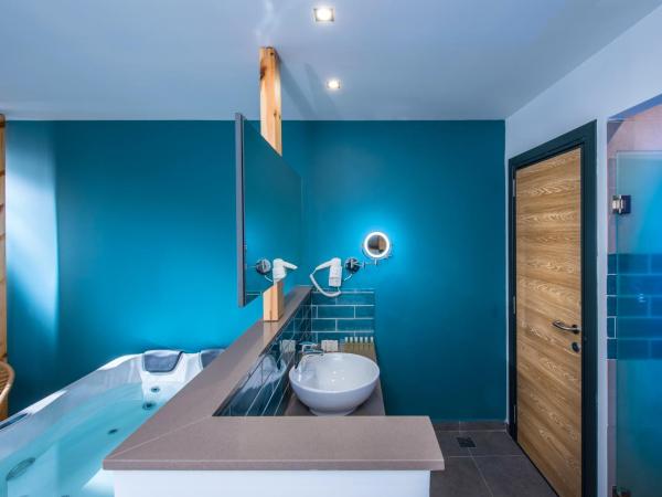 Infinity Blue Boutique Hotel & Spa - Adults Only : photo 3 de la chambre chambre double supérieure avec jacuzzi intérieur