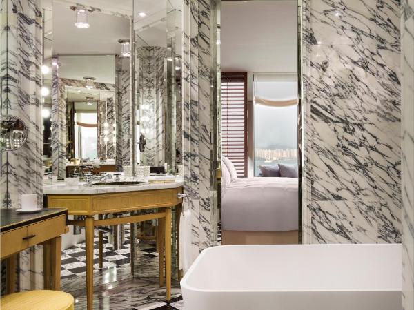 Rosewood Hong Kong : photo 5 de la chambre grande chambre lit king-size - vue sur port