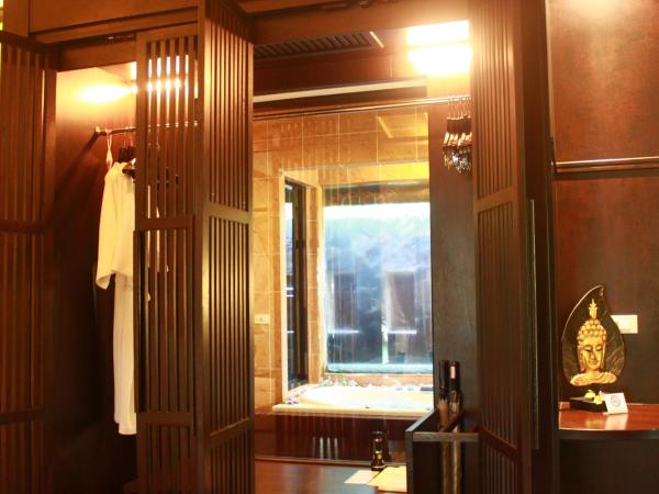 Mukdara Beach Villa & Spa Resort : photo 8 de la chambre villa de luxe avec bain à remous