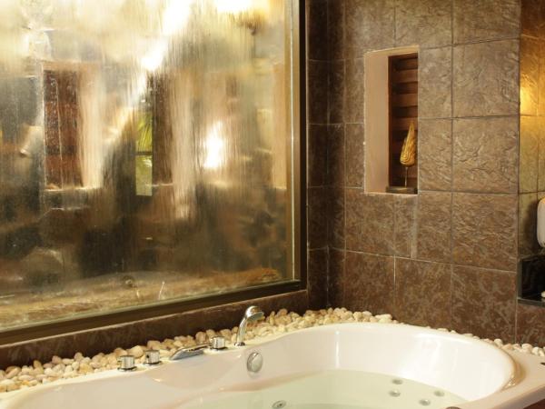 Mukdara Beach Villa & Spa Resort : photo 7 de la chambre villa de luxe avec bain à remous