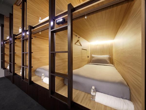 The Pod at Beach Road Boutique Capsule Hotel : photo 4 de la chambre capsule simple dans dortoir mixte (entrée avant)