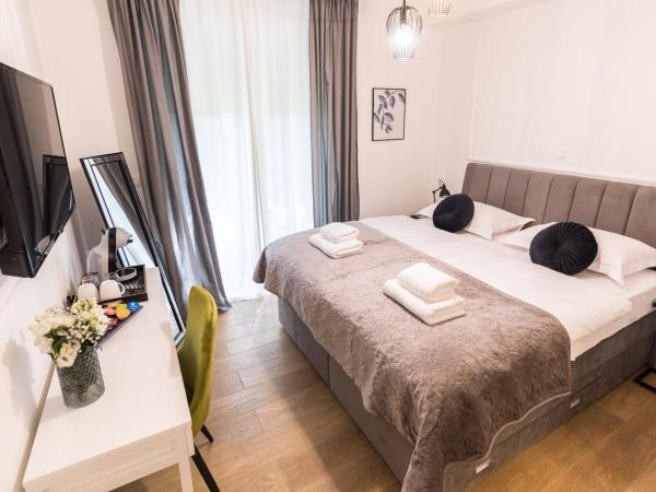 Luxury rooms with balcony : photo 1 de la chambre chambre double ou lits jumeaux supérieure avec terrasse