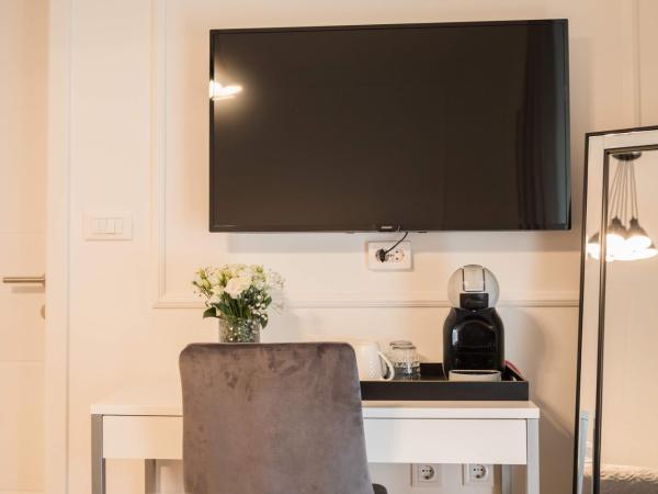 Luxury rooms with balcony : photo 9 de la chambre chambre double ou lits jumeaux supérieure avec terrasse