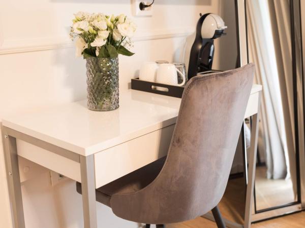 Luxury rooms with balcony : photo 4 de la chambre chambre double ou lits jumeaux supérieure avec terrasse