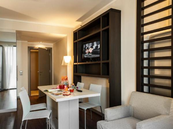 Ramada Plaza Milano : photo 1 de la chambre appartement 2 chambres avec balcon