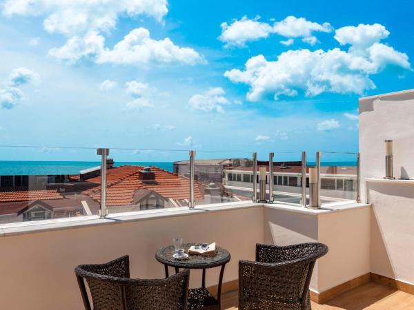 Kupeli Hotel : photo 5 de la chambre chambre double avec balcon - vue sur mer