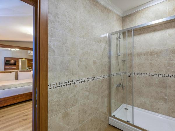 Kupeli Hotel : photo 8 de la chambre chambre double avec balcon - vue sur mer