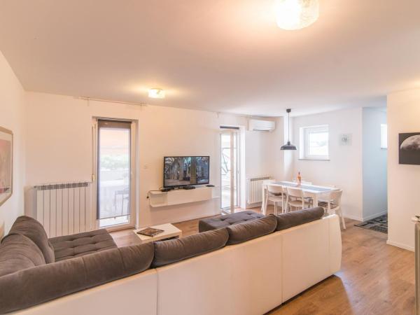 Apartment Complex Kampic : photo 8 de la chambre appartement avec balcon