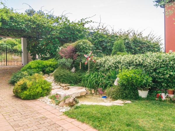 Apartment Complex Kampic : photo 1 de la chambre appartement avec balcon