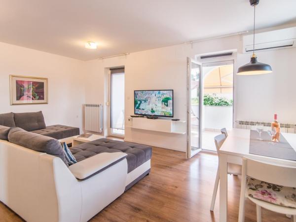 Apartment Complex Kampic : photo 9 de la chambre appartement avec balcon