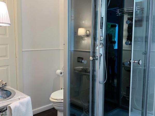 White House Luxury Hospitality : photo 6 de la chambre chambre double avec salle de bains privative