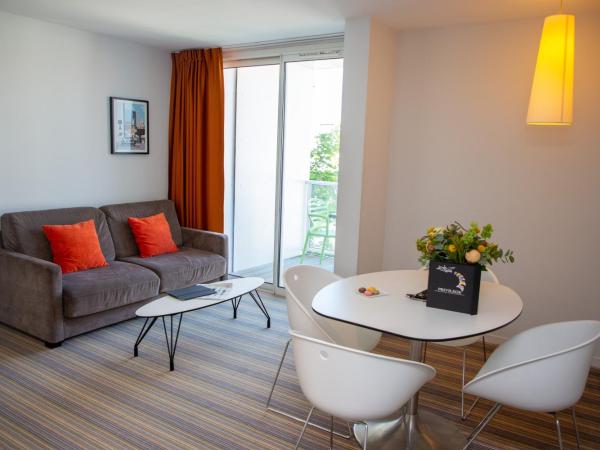 Privilège Appart Hôtel Saint Exupéry : photo 5 de la chambre appartement 1 chambre - coin salon avec canapé-lit