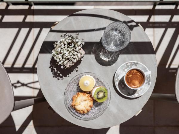 Viaggio Elegant Rooms : photo 8 de la chambre chambre quadruple de luxe avec balcon