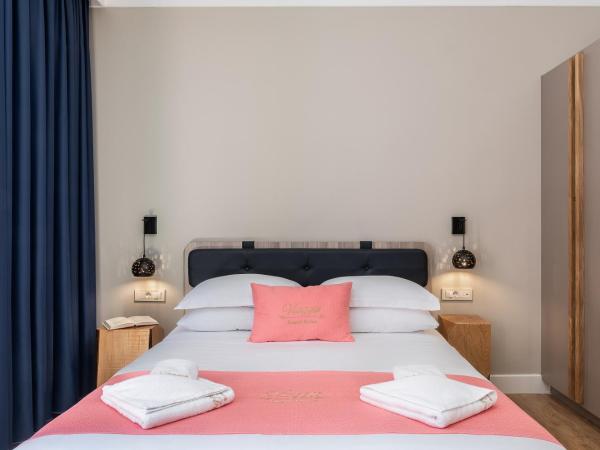 Viaggio Elegant Rooms : photo 6 de la chambre chambre quadruple de luxe avec balcon