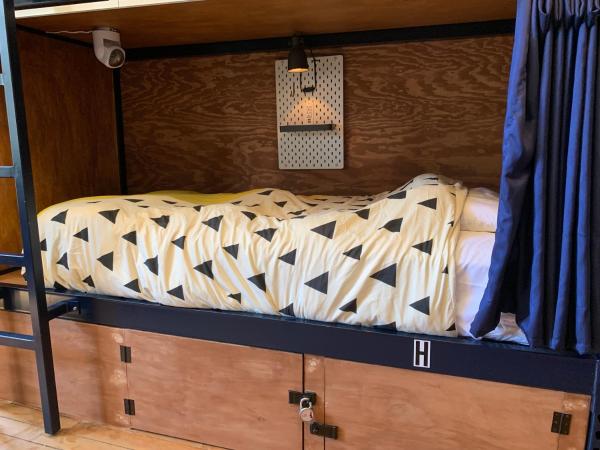 Hostel Fish : photo 4 de la chambre premium bed in 8-bed mixed dormitory room