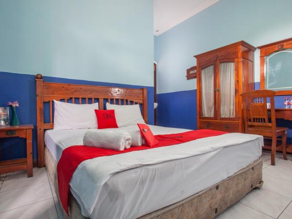 RedDoorz @ Genteng Surabaya 2 : photo 2 de la chambre chambre double
