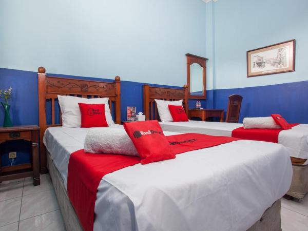 RedDoorz @ Genteng Surabaya 2 : photo 4 de la chambre chambre lits jumeaux