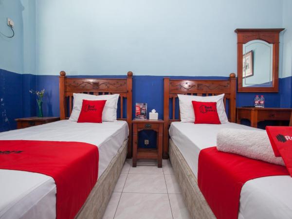 RedDoorz @ Genteng Surabaya 2 : photo 2 de la chambre chambre lits jumeaux