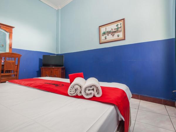 RedDoorz @ Genteng Surabaya 2 : photo 5 de la chambre chambre double