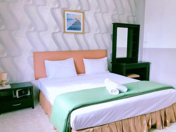 FnB Hotel Central Pattaya : photo 2 de la chambre chambre standard lit queen-size