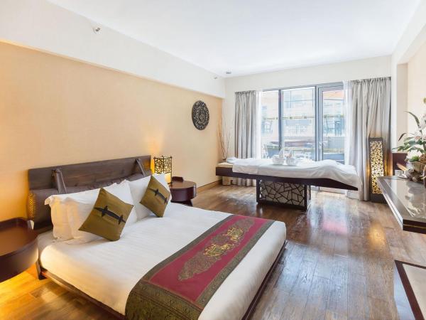 Regal Airport Hotel : photo 2 de la chambre chambre double cabana avec spa