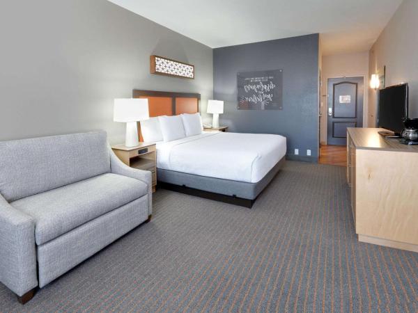 La Quinta by Wyndham Dallas Love Field : photo 2 de la chambre chambre lit king-size deluxe