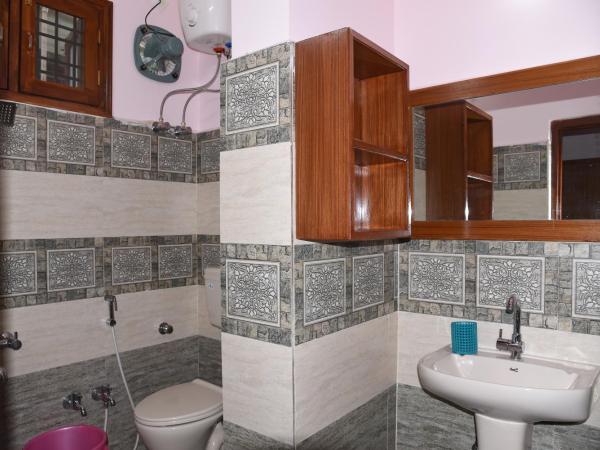 anjani mansion : photo 6 de la chambre chambre triple avec salle de bains
