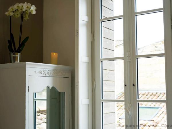 La Parenthèse des Capucins - Maison d'hôtes Bordeaux : photo 6 de la chambre chambre lit king-size - vue sur jardin
