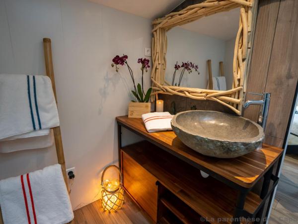 La Parenthèse des Capucins - Maison d'hôtes Bordeaux : photo 8 de la chambre chambre lit king-size avec baignoire spa