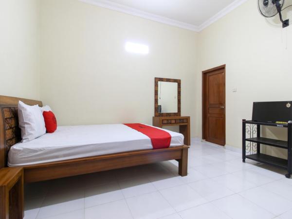 RedDoorz near Candi Ratu Boko : photo 5 de la chambre chambre double