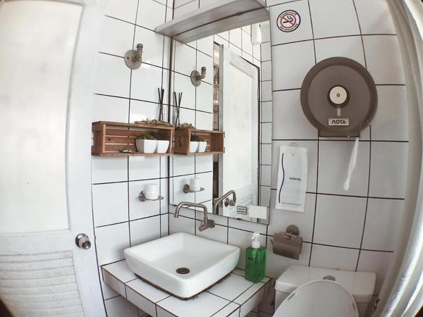 Jetty Huahin Hostel : photo 6 de la chambre chambre quadruple avec salle de bains